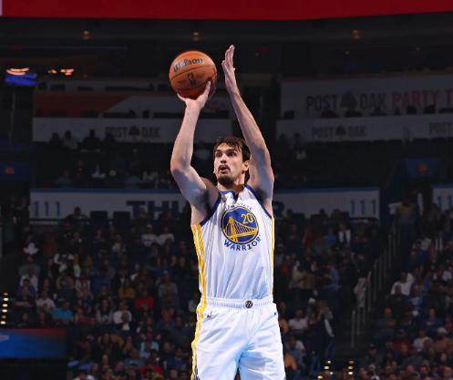 leyu.com-勇士捡漏！萨里奇两战35分+三分12中7化身板凳匪徒